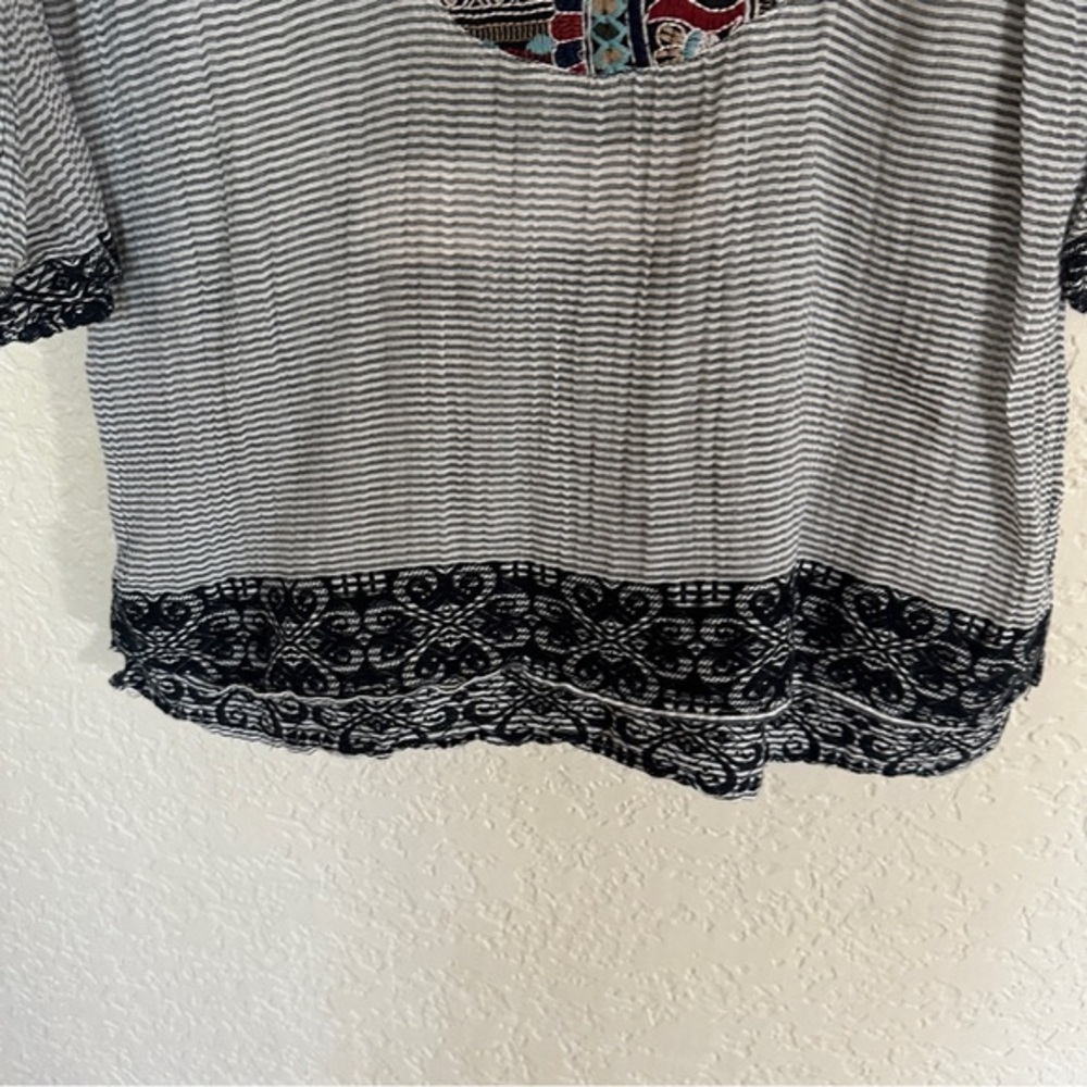 Soft Surroundings Embroidered Tunic Top Womens S Grey‎ Striped Boho 3/4 Sleeve - Picture 8 of 16